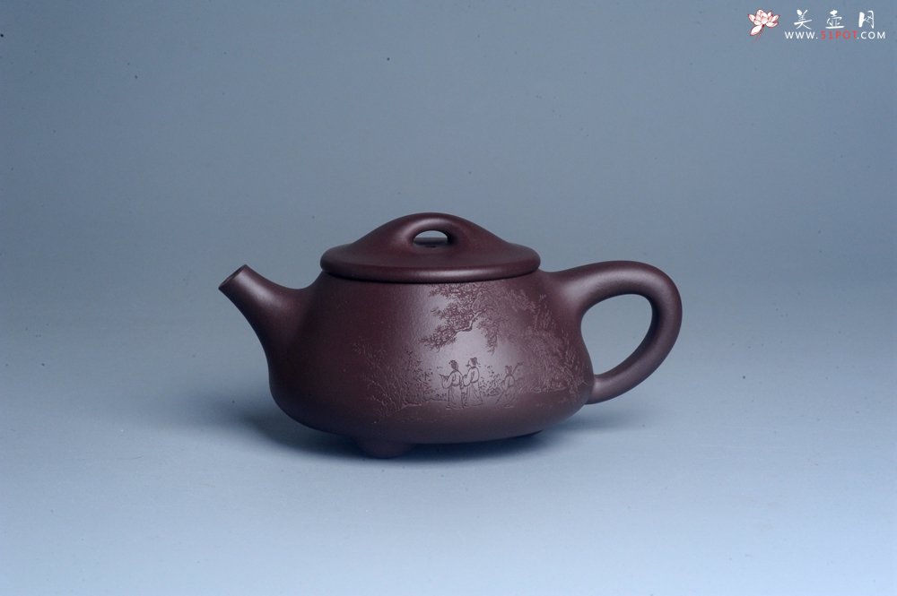 紫砂壶图片：实力派工艺师周斌 优质底槽青全手工精工 满瓢壶 张听钢装饰山水  知足是人生一乐 无为得天地自然 - 宜兴紫砂壶网