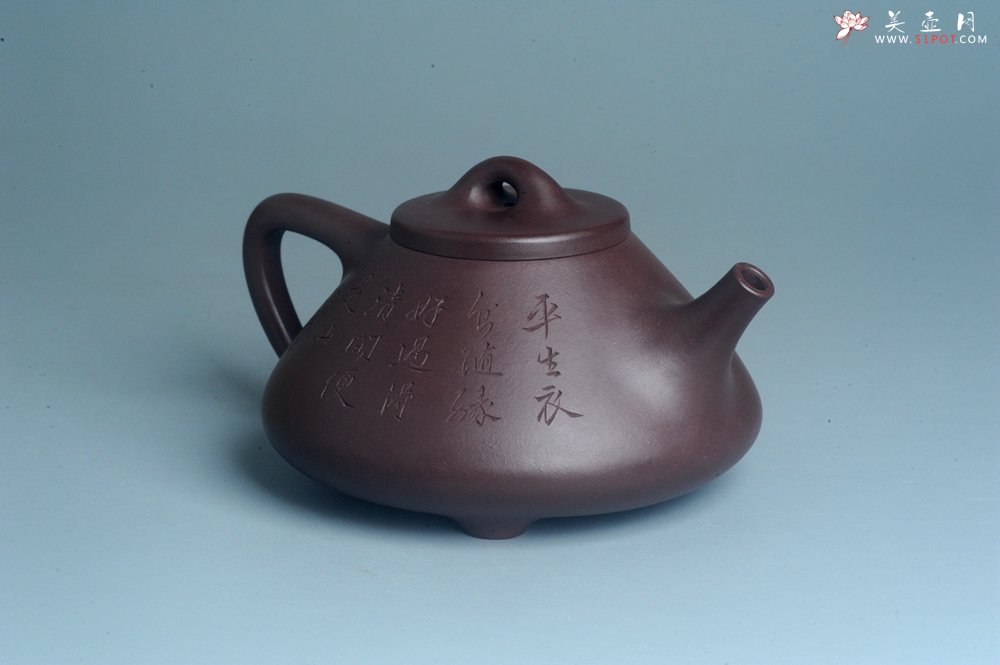 紫砂壶图片：实力派工艺师周斌 优质底槽青全手工精工 子冶石瓢壶 张听钢装饰人物 平生衣食随缘好 过得清闲便是仙 - 宜兴紫砂壶网