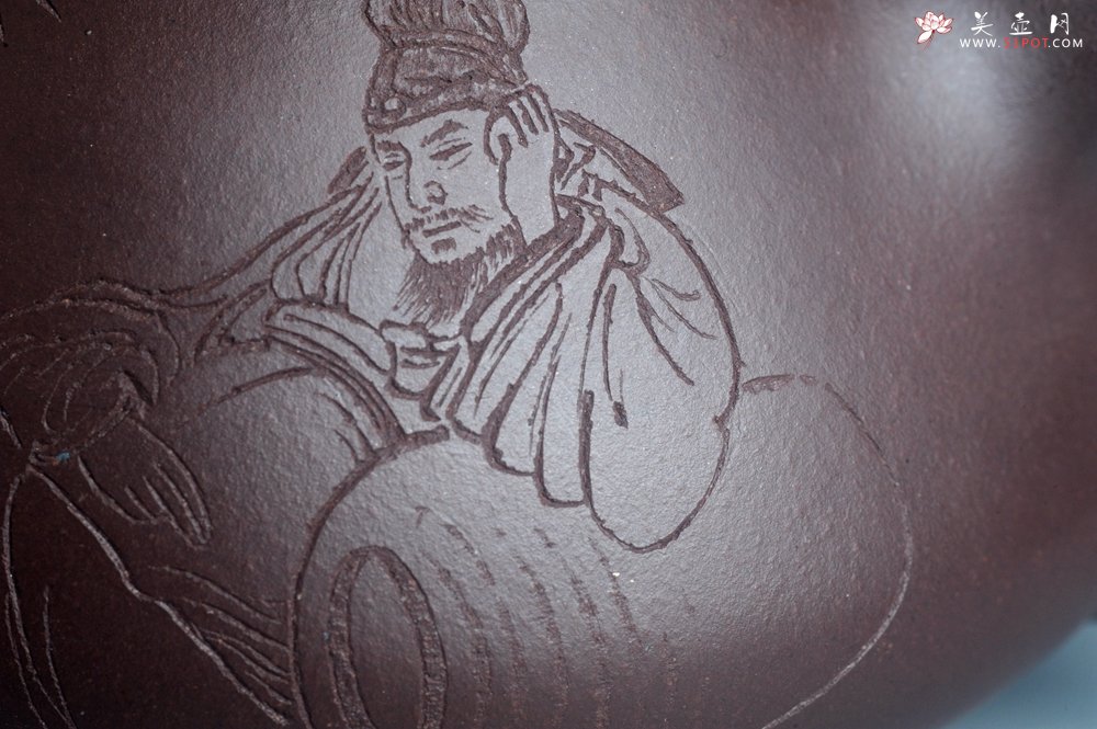 紫砂壶图片：实力派工艺师周斌 优质底槽青全手工精工 满瓢壶 张听钢装饰人物 明月一壶酒 清风万卷书 - 宜兴紫砂壶网