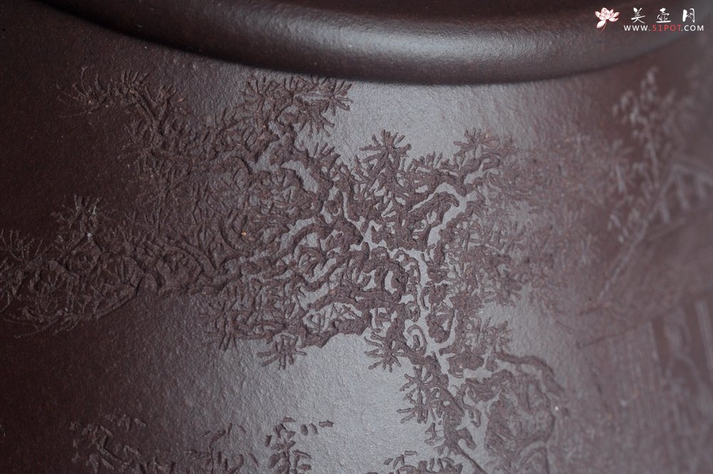 紫砂壶图片：实力派工艺师周斌 优质底槽青全手工精工 满瓢壶 张听钢装饰山水 好山一窗足 佳景四时宜 - 宜兴紫砂壶网