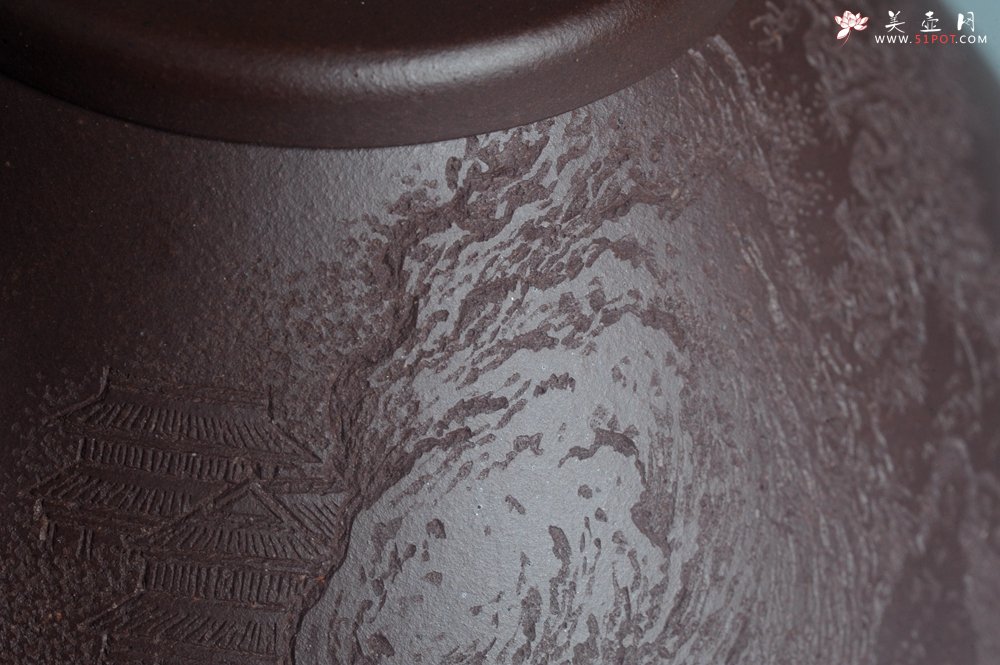 紫砂壶图片：实力派助工周斌 优质底槽青全手工精工 子冶石瓢壶 张听钢精刻山水 青山似欲留人住  香茗何妨为客尝 - 宜兴紫砂壶网