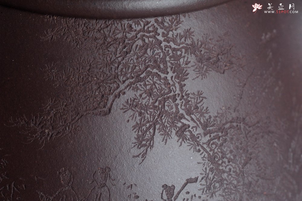 紫砂壶图片：实力派工艺师周斌 优质底槽青全手工精工 满瓢壶 张听钢装饰山水  知足是人生一乐 无为得天地自然 - 宜兴紫砂壶网