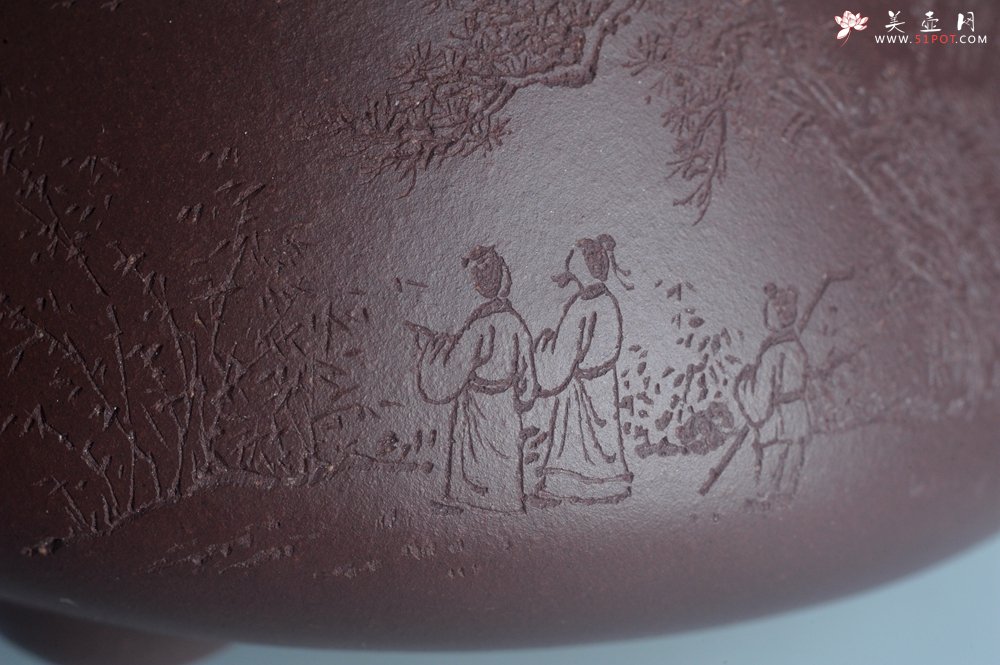 紫砂壶图片：实力派工艺师周斌 优质底槽青全手工精工 满瓢壶 张听钢装饰山水  知足是人生一乐 无为得天地自然 - 宜兴紫砂壶网