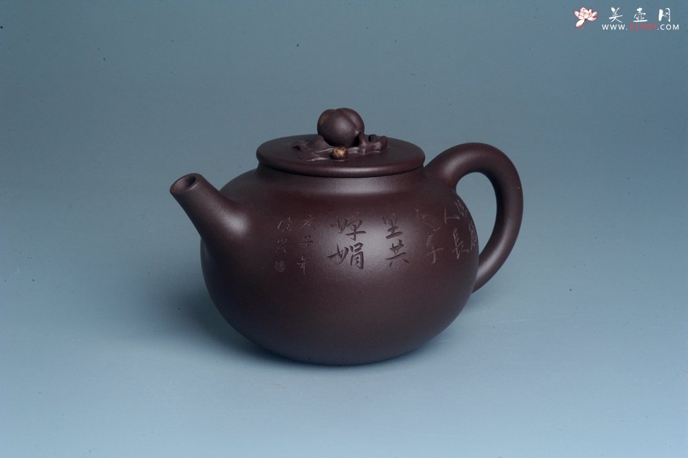 紫砂壶图片：实力派助工周斌 优质底槽清全手工精工 原创寿桃壶  陶兴双刀装饰 特文气 但愿人长久千里共婵娟 - 宜兴紫砂壶网