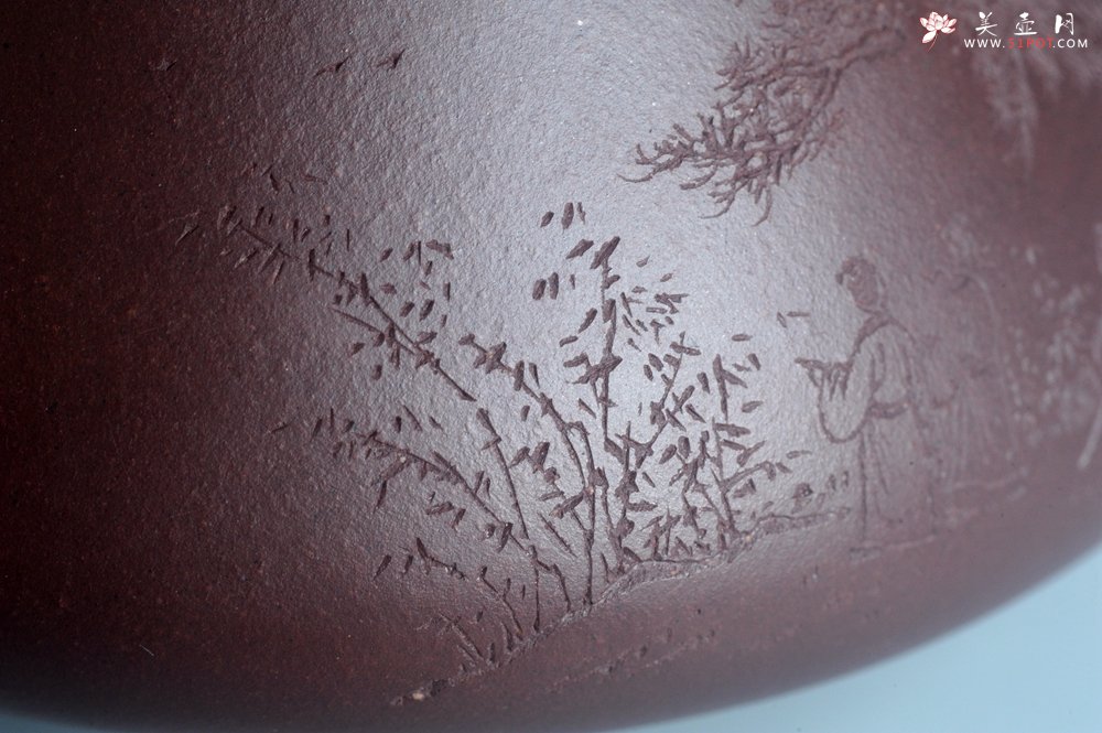 紫砂壶图片：实力派工艺师周斌 优质底槽青全手工精工 满瓢壶 张听钢装饰山水  知足是人生一乐 无为得天地自然 - 宜兴紫砂壶网