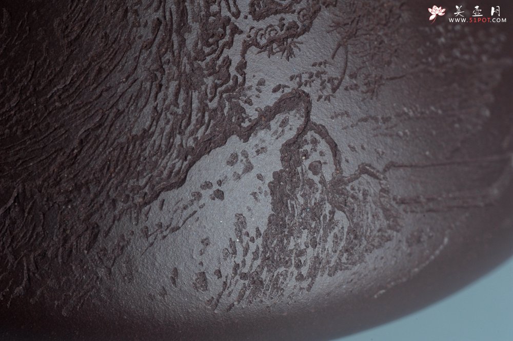 紫砂壶图片：实力派助工周斌 优质底槽青全手工精工 子冶石瓢壶 张听钢精刻山水 青山似欲留人住  香茗何妨为客尝 - 宜兴紫砂壶网