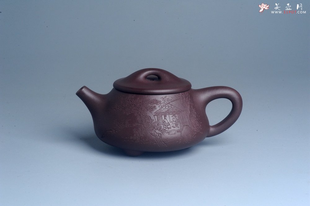 紫砂壶图片：实力派工艺师周斌 优质底槽青全手工精工 满瓢壶 张听钢装饰山水 好山一窗足 佳景四时宜 - 宜兴紫砂壶网