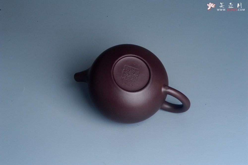 紫砂壶图片：实力派助工周斌 优质底槽清全手工精工 原创寿桃壶  陶兴双刀装饰 特文气 但愿人长久千里共婵娟 - 宜兴紫砂壶网