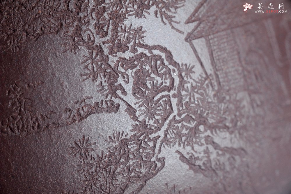 紫砂壶图片：实力派工艺师周斌 优质底槽青全手工精工 满瓢壶 张听钢装饰山水 好山一窗足 佳景四时宜 - 宜兴紫砂壶网