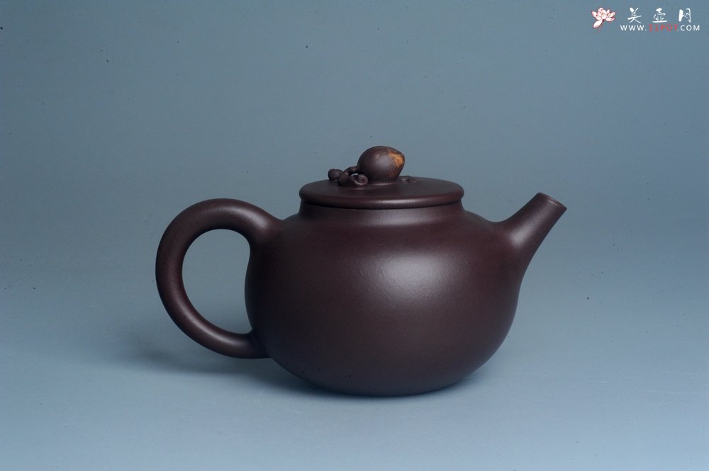 紫砂壶图片：实力派助工周斌 优质底槽清全手工精工 原创寿桃壶  陶兴双刀装饰 特文气 但愿人长久千里共婵娟 - 宜兴紫砂壶网