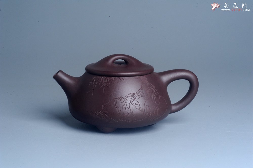 紫砂壶图片：实力派工艺师周斌 优质底槽青全手工精工 满瓢壶 张听钢装饰人物 明月一壶酒 清风万卷书 - 宜兴紫砂壶网