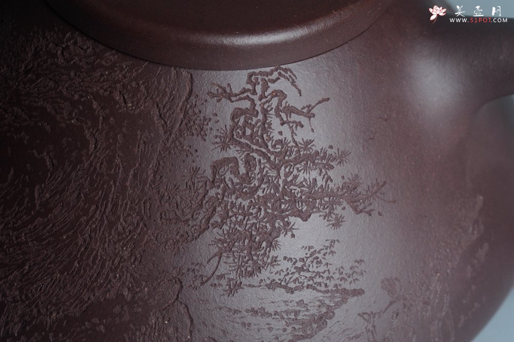 紫砂壶图片：实力派助工周斌 优质底槽青全手工精工 子冶石瓢壶 张听钢精刻山水 青山似欲留人住  香茗何妨为客尝 - 宜兴紫砂壶网