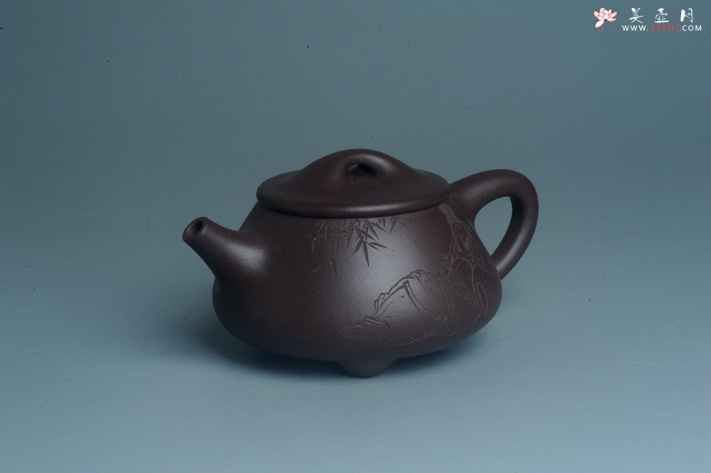 紫砂壶图片：实力派工艺师周斌 优质底槽青全手工精工 满瓢壶 张听钢装饰人物 明月一壶酒 清风万卷书 - 宜兴紫砂壶网