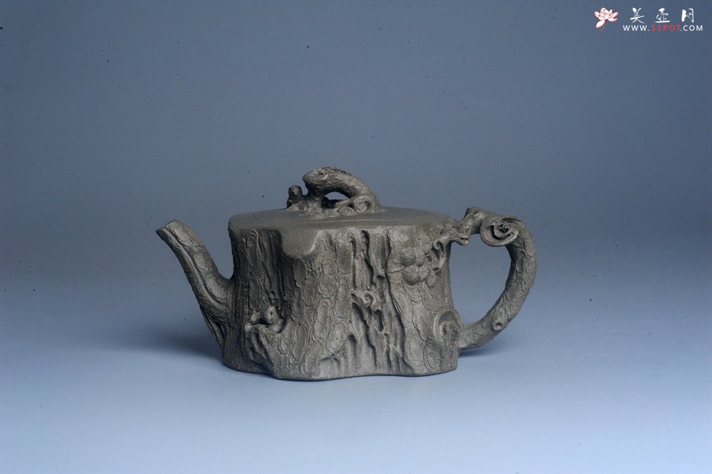 紫砂壶图片：潜力股赵老师 全手工青段松桩壶 松鼠跃然壶盖特有趣 肌理丰富 期待与您结缘 - 宜兴紫砂壶网