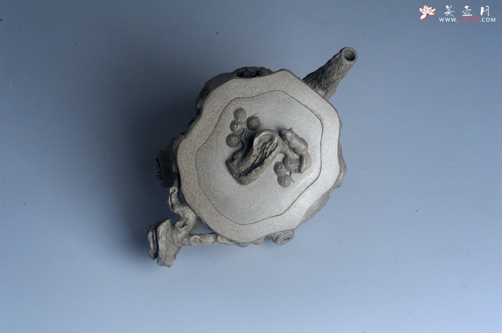 紫砂壶图片：潜力股赵老师 全手工青段松桩壶 松鼠跃然壶盖特有趣 肌理丰富 期待与您结缘 - 宜兴紫砂壶网