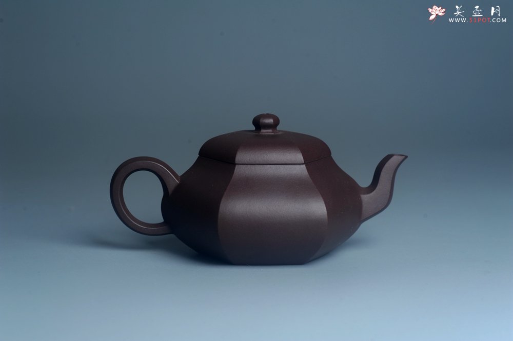 紫砂壶图片：美壶特惠 潜力股凌晨老师 精致紫泥全手工六方君德壶 期待与您结缘 - 宜兴紫砂壶网