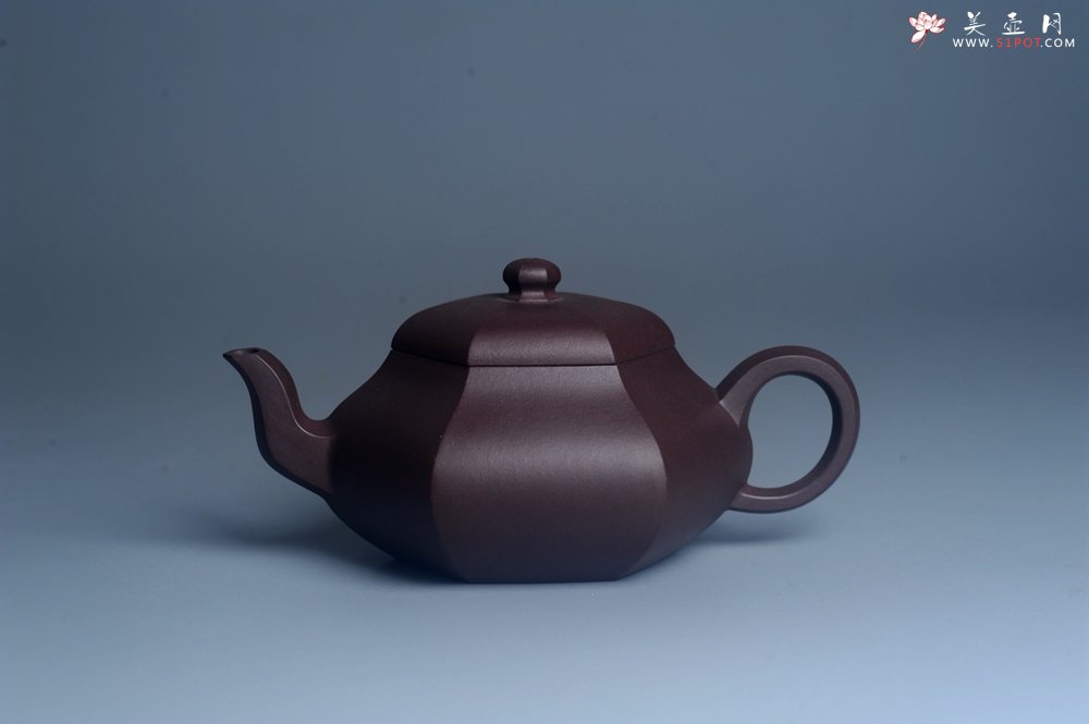 紫砂壶图片：美壶特惠 潜力股凌晨老师 精致紫泥全手工六方君德壶 期待与您结缘 - 宜兴紫砂壶网