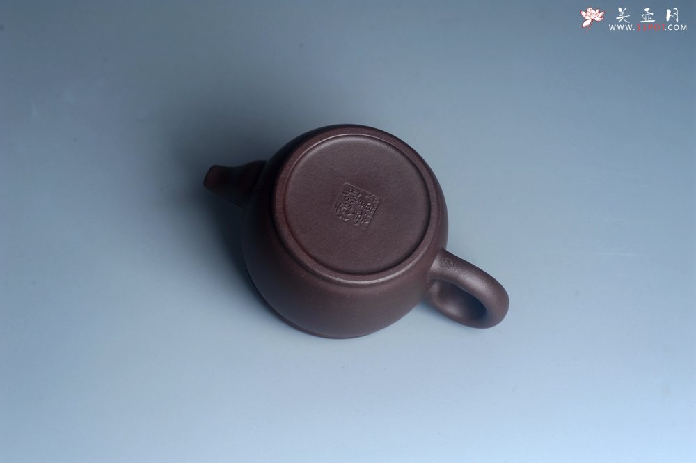 紫砂壶图片：美壶特惠 潜力股周学学老师 精工典范  精致老紫泥汉瓦壶 - 宜兴紫砂壶网