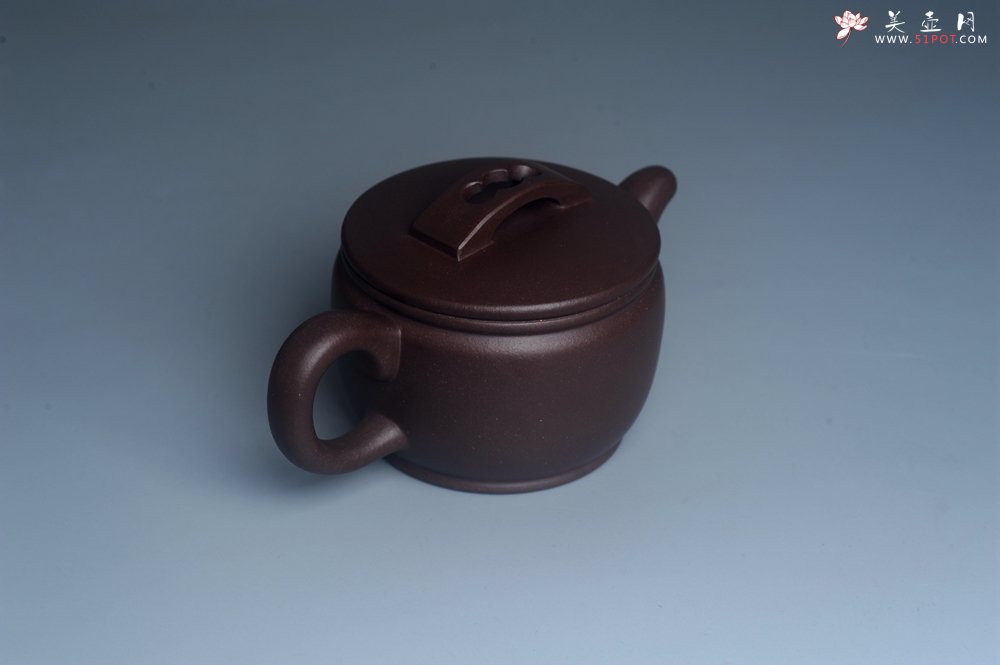紫砂壶图片：美壶特惠 潜力股周学学老师 精工典范  精致老紫泥汉瓦壶 - 宜兴紫砂壶网