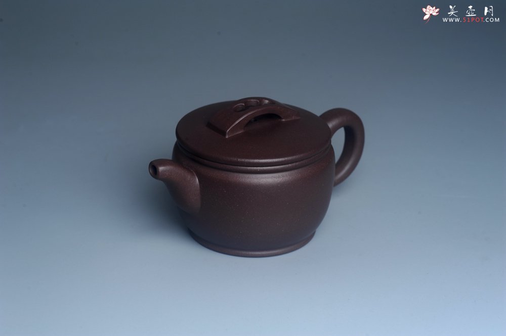 紫砂壶图片：美壶特惠 潜力股周学学老师 精工典范  精致老紫泥汉瓦壶 - 宜兴紫砂壶网