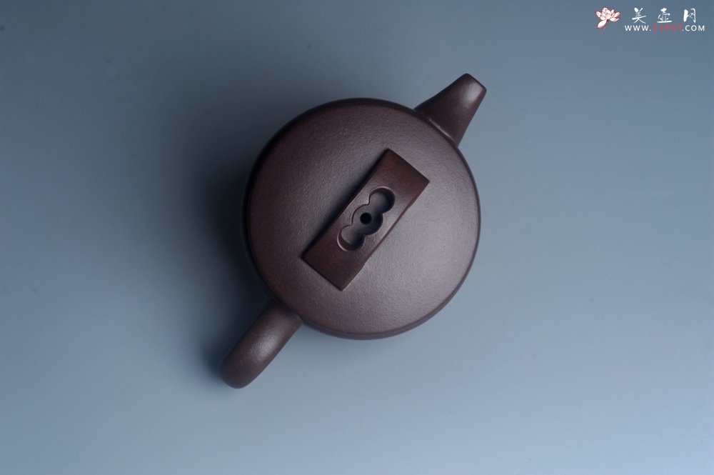 紫砂壶图片：美壶特惠 潜力股周学学老师 精工典范  精致老紫泥汉瓦壶 - 宜兴紫砂壶网