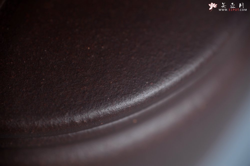 紫砂壶图片：美壶特惠 潜力股周学学老师 精工典范  精致老紫泥汉瓦壶 - 宜兴紫砂壶网