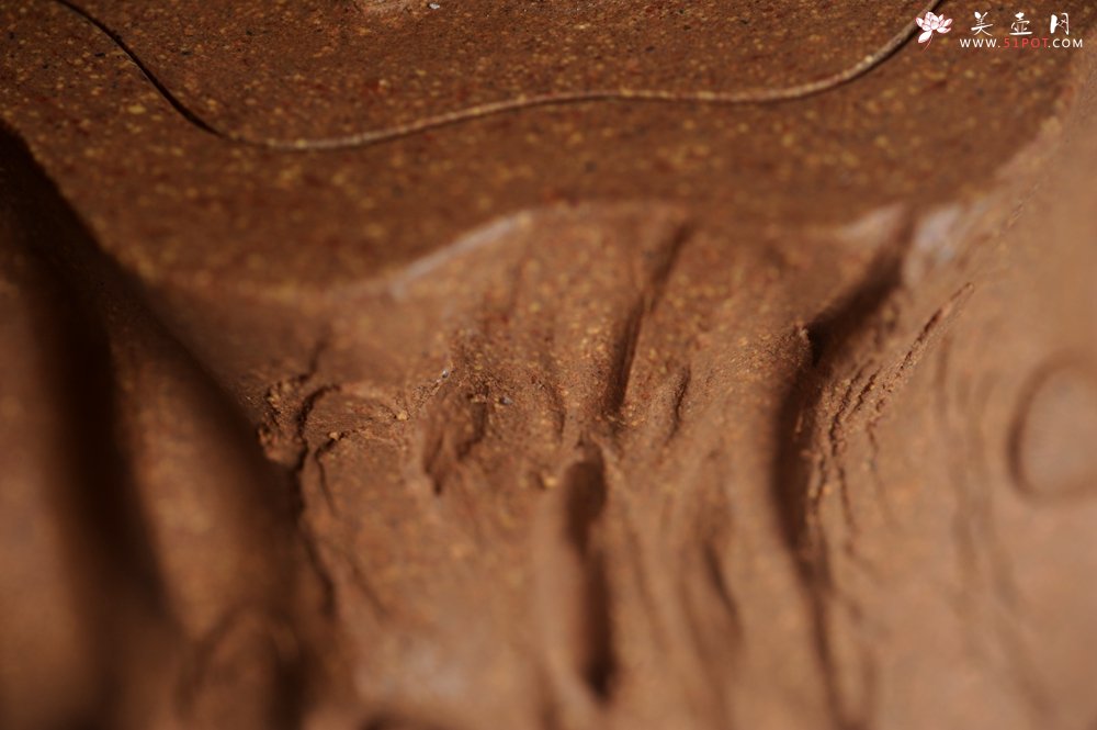 紫砂壶图片：潜力股唐老师 全手工精致老段松桩壶 肌理丰富生动 期待与您结缘 - 宜兴紫砂壶网