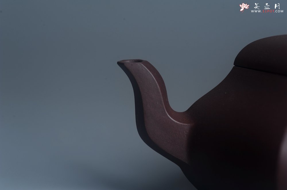 紫砂壶图片：美壶特惠 潜力股凌晨老师 精致紫泥全手工六方君德壶 期待与您结缘 - 宜兴紫砂壶网
