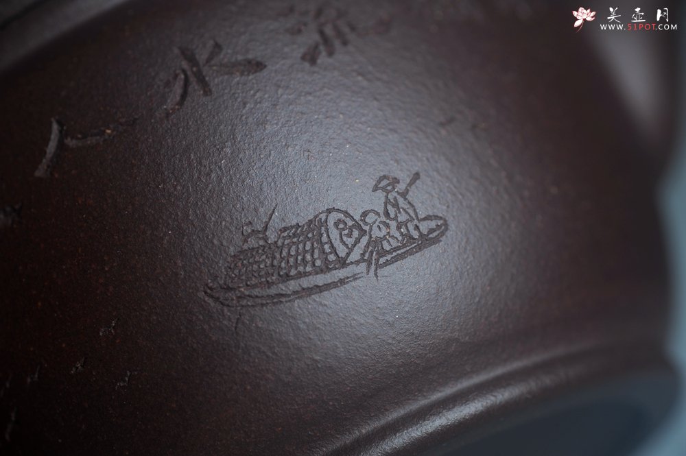 紫砂壶图片：美壶特惠 潜力股周学学老师 精工典范 精致老紫泥汉瓦壶 装饰镂空山水 特文气 - 宜兴紫砂壶网