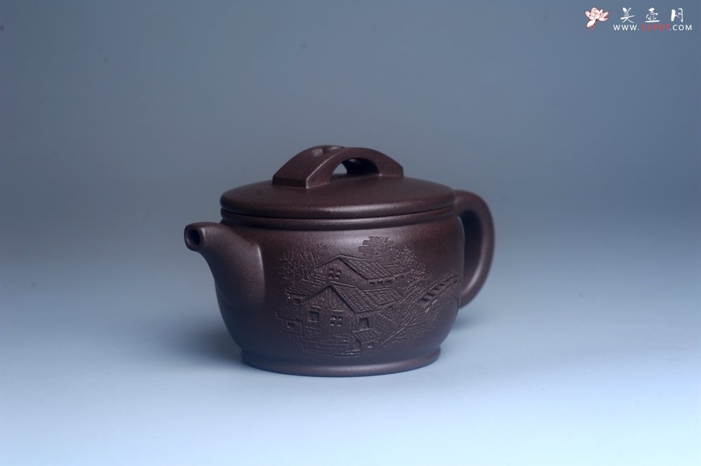 紫砂壶图片：美壶特惠 潜力股周学学老师 精工典范 精致老紫泥汉瓦壶 装饰镂空山水 特文气 - 宜兴紫砂壶网