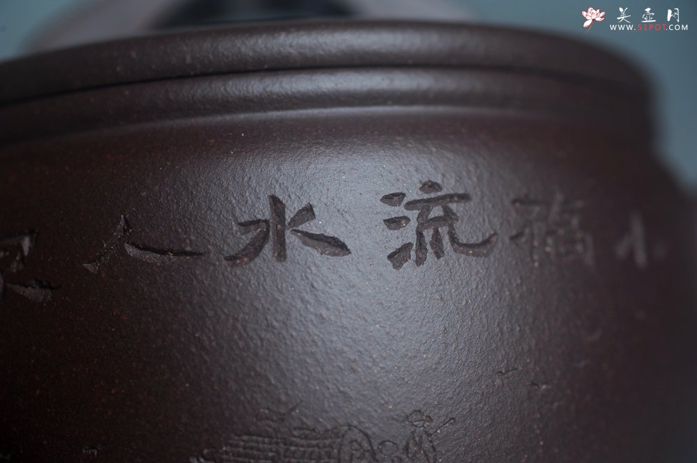 紫砂壶图片：美壶特惠 潜力股周学学老师 精工典范 精致老紫泥汉瓦壶 装饰镂空山水 特文气 - 宜兴紫砂壶网