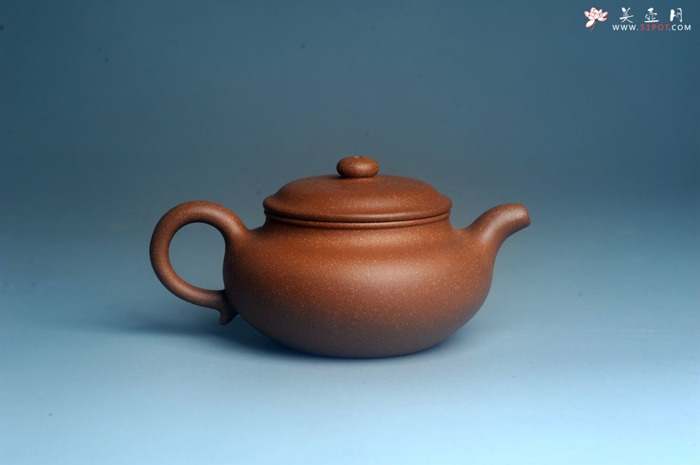 紫砂壶图片：美壶特惠 精致黄降坡泥仿古壶 茶人醉爱 - 宜兴紫砂壶网