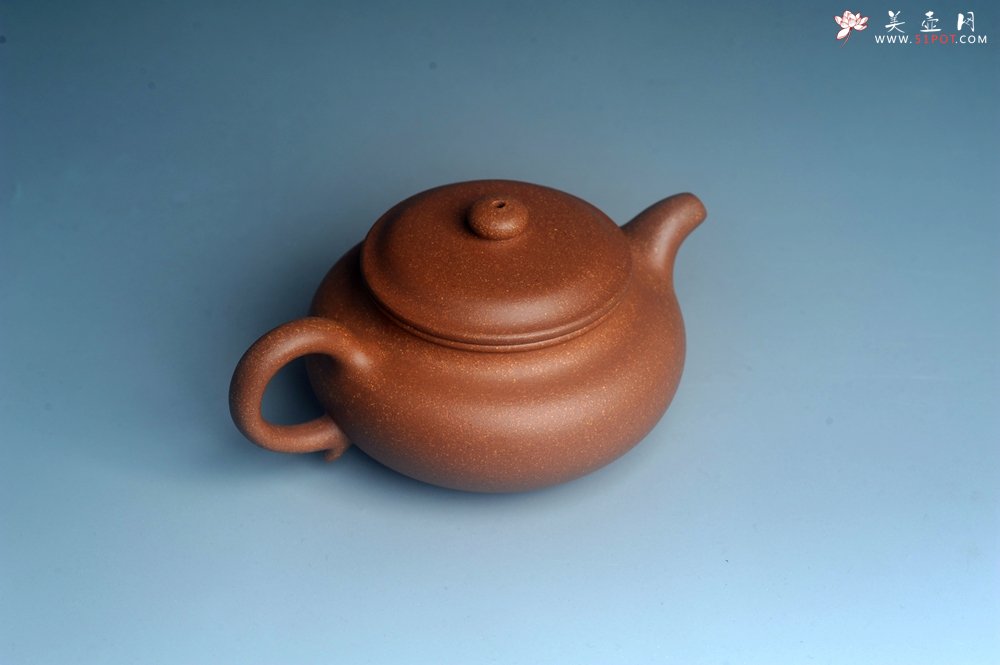 紫砂壶图片：美壶特惠 精致黄降坡泥仿古壶 茶人醉爱 - 宜兴紫砂壶网