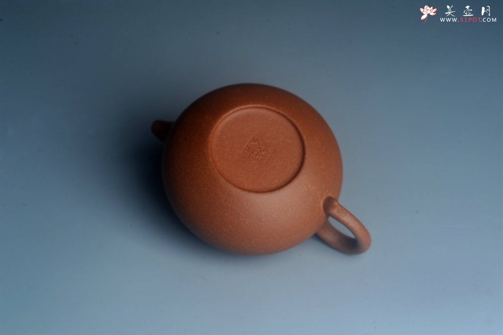 紫砂壶图片：美壶特惠 精致黄降坡泥仿古壶 茶人醉爱 - 宜兴紫砂壶网