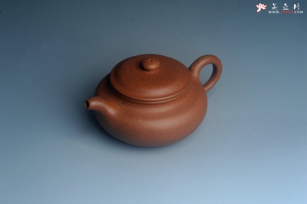 紫砂壶图片：美壶特惠 精致黄降坡泥仿古壶 茶人醉爱 - 宜兴紫砂壶网