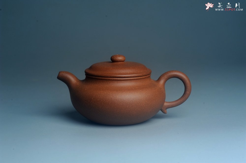 紫砂壶图片：美壶特惠 精致黄降坡泥仿古壶 茶人醉爱 - 宜兴紫砂壶网