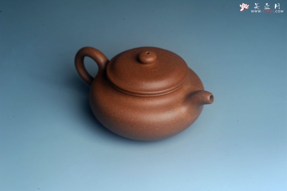 紫砂壶图片：美壶特惠 精致黄降坡泥仿古壶 茶人醉爱 - 宜兴紫砂壶网