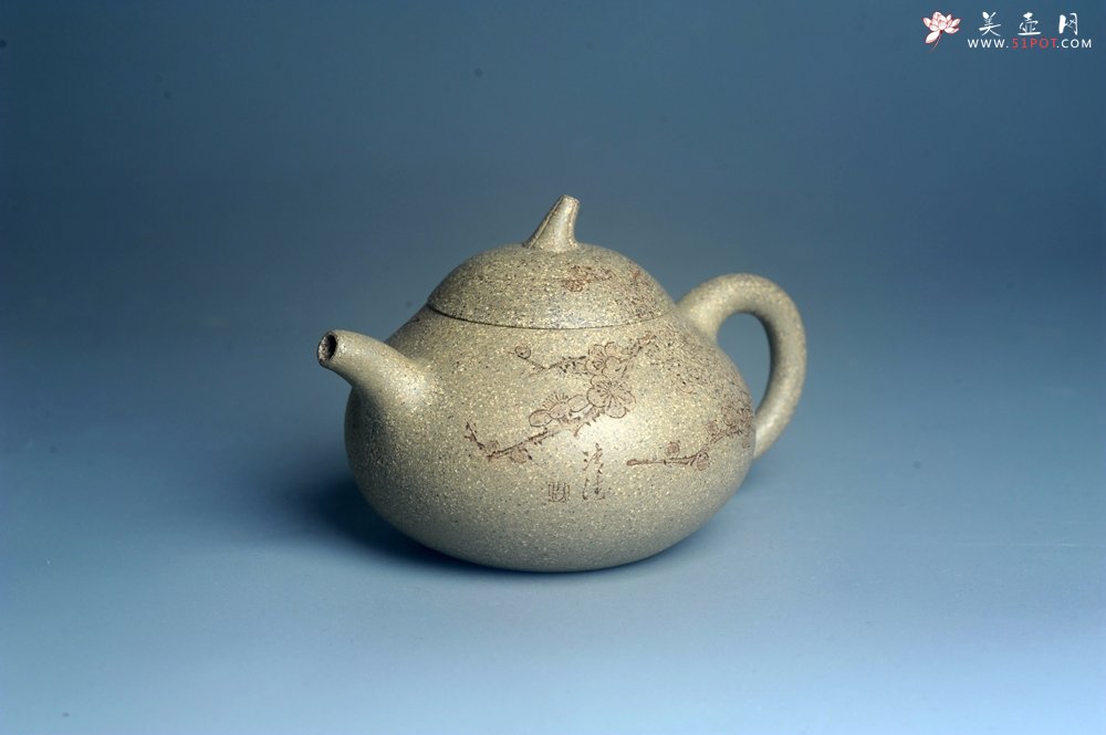 紫砂壶图片：实力派工艺师周斌 极品芝麻段泥 全手工茄瓜壶 装饰墨梅特文气 - 宜兴紫砂壶网