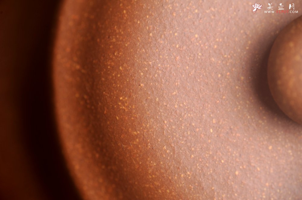 紫砂壶图片：美壶特惠 精致黄降坡泥仿古壶 茶人醉爱 - 宜兴紫砂壶网