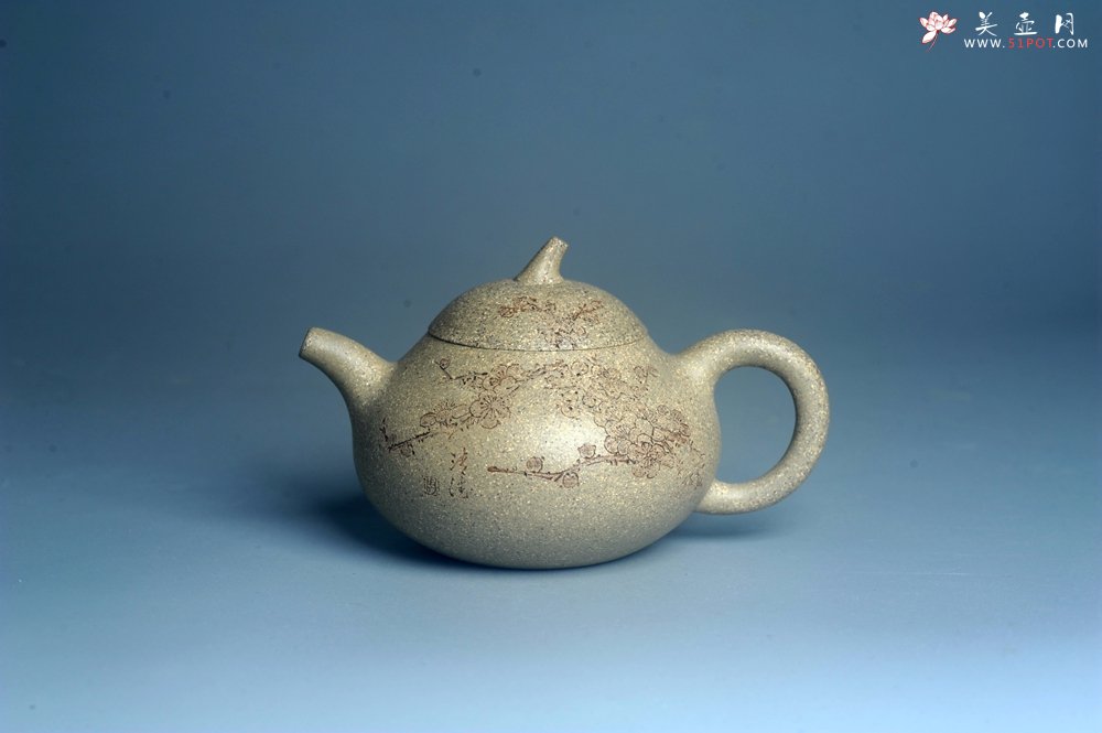 紫砂壶图片：实力派工艺师周斌 极品芝麻段泥 全手工茄瓜壶 装饰墨梅特文气 - 宜兴紫砂壶网