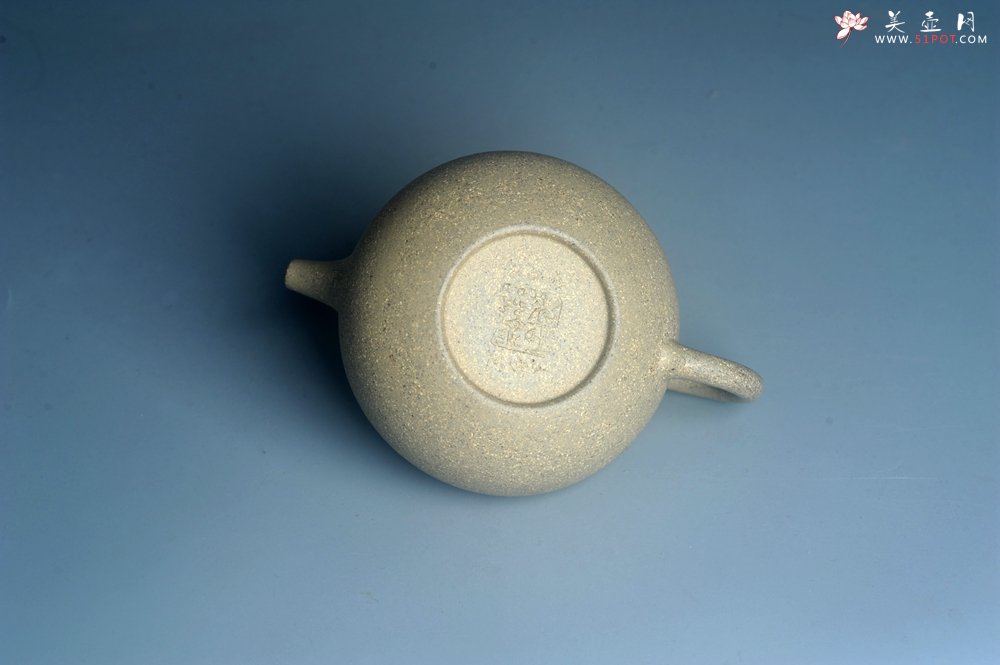 紫砂壶图片：实力派工艺师周斌 极品芝麻段泥 全手工茄瓜壶 装饰墨梅特文气 - 宜兴紫砂壶网