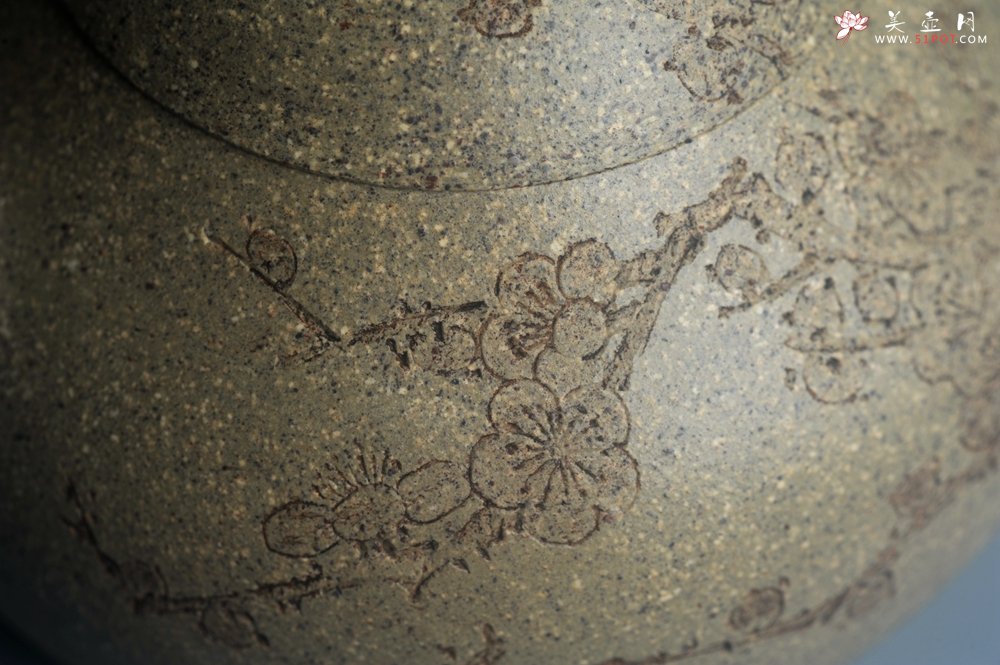 紫砂壶图片：实力派工艺师周斌 极品芝麻段泥 全手工茄瓜壶 装饰墨梅特文气 - 宜兴紫砂壶网