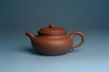 紫砂壶图片：美壶特惠 精致黄降坡泥仿古壶 茶人醉爱 - 宜兴紫砂壶网