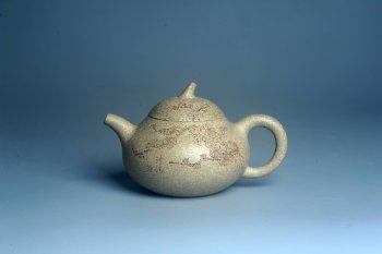 紫砂壶图片：实力派工艺师周斌 极品芝麻段泥 全手工茄瓜壶 装饰墨梅特文气 - 宜兴紫砂壶网