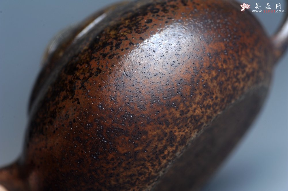 紫砂壶图片：美壶特惠 精致柴烧芝麻段泥半月壶 柴烧之佳品 - 宜兴紫砂壶网