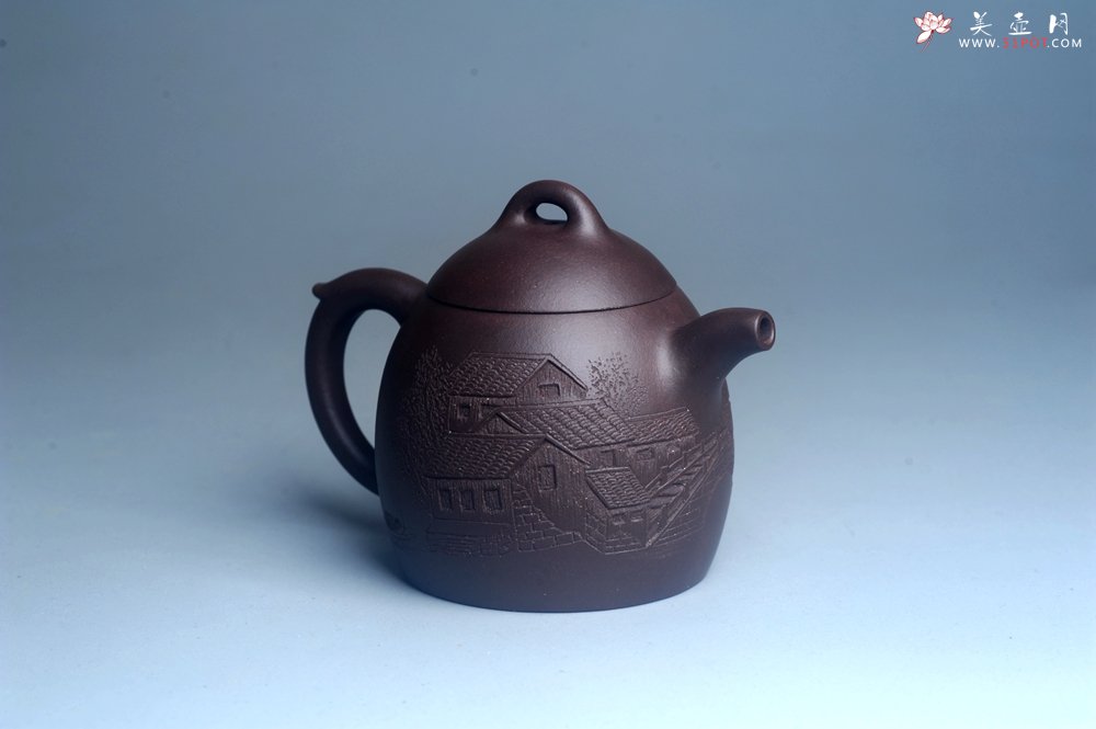 紫砂壶图片：美壶特惠 超精致老紫泥秦权壶 立体雕刻山水 特文气 - 宜兴紫砂壶网