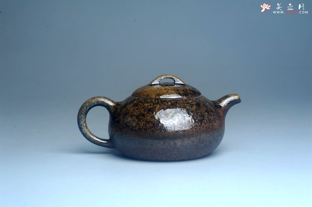 紫砂壶图片：美壶特惠 精致柴烧芝麻段泥半月壶 柴烧之佳品 - 宜兴紫砂壶网