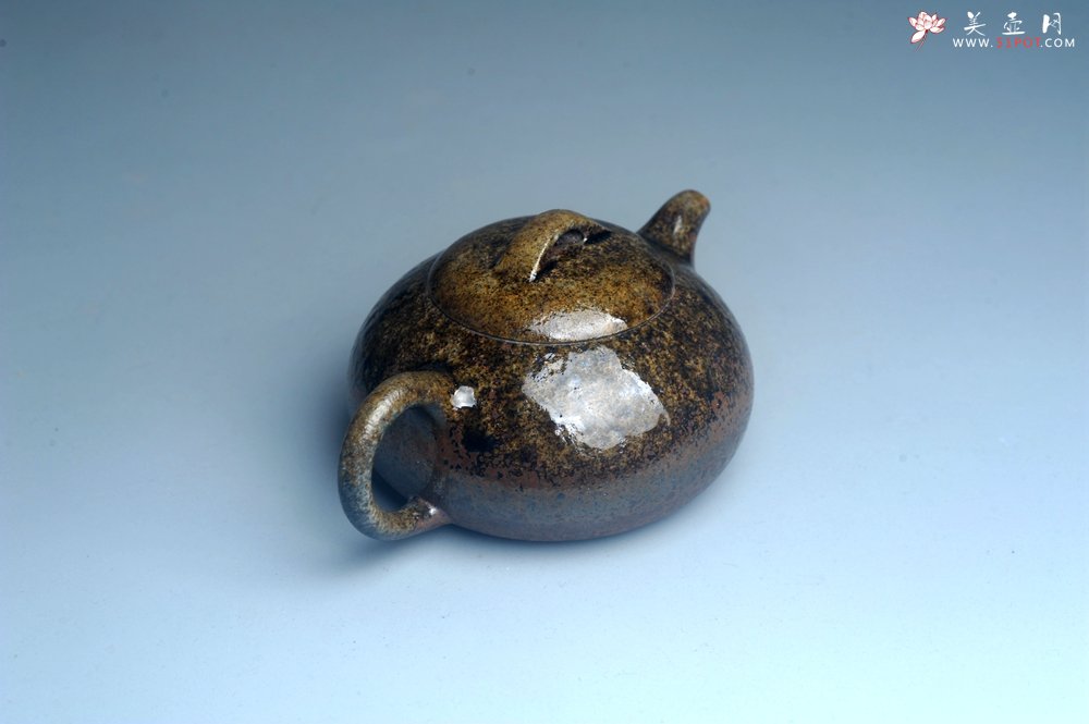 紫砂壶图片：美壶特惠 精致柴烧芝麻段泥半月壶 柴烧之佳品 - 宜兴紫砂壶网