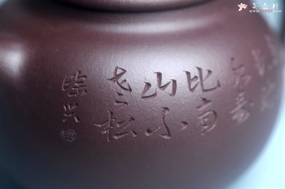 紫砂壶图片：实力派工艺师周斌优质底槽清全手工精工 原创寿桃壶 陶兴双刀装饰 福如东海长流水 寿比南山不老松 特文 - 宜兴紫砂壶网