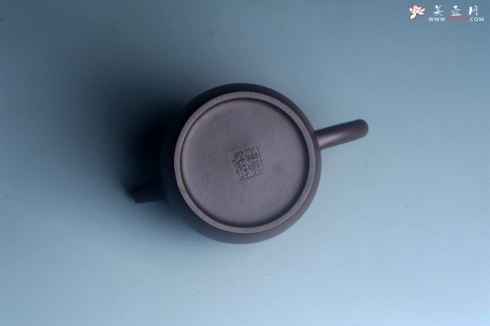 紫砂壶图片：美壶特惠 超精致老紫泥秦权壶 特文气 - 宜兴紫砂壶网